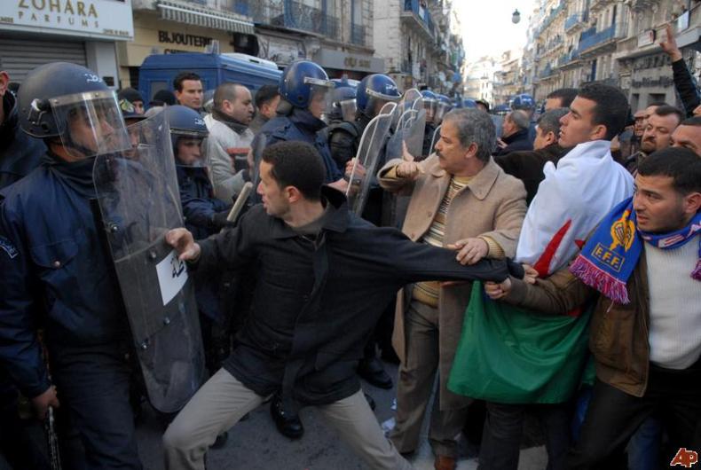 Dozens of jobless youth protest south of Algeria
