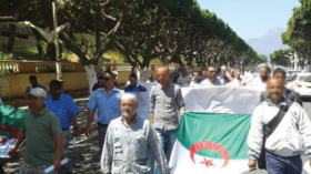 متقاعدون من الجيش يخرجون إلى الشارع بتيارت وباتنة