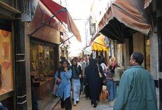 Echorouk exclusive study: 30% of people from the middle class are university graduates