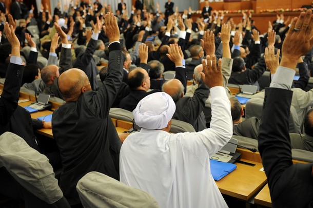 Parliament creates a draft law to oblige MPs to choose between membership and 10 other functions