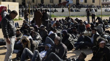 Algerian illegal immigrants protest in the Spanish King's Square