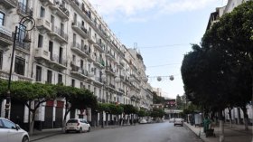 طرقات خاوية.. أسواق فارغة وركود لدى بائعي الملابس والأحذية