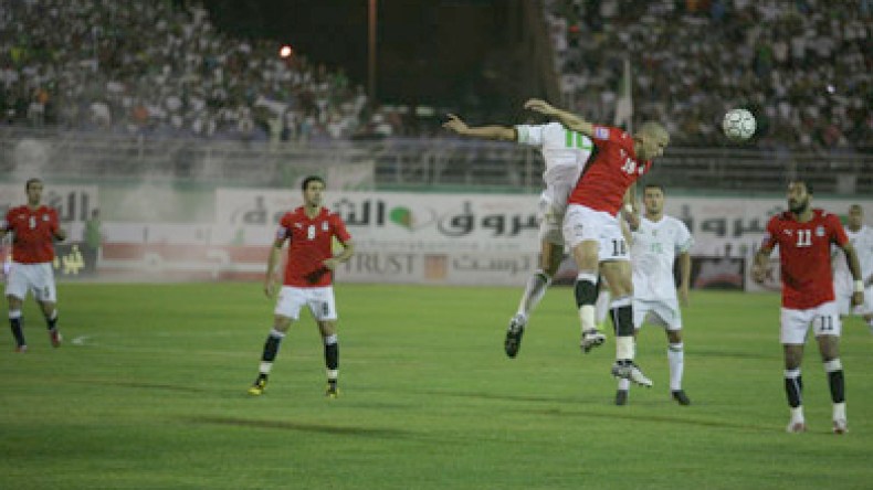 المصريون يطالبون بإعادة مقابلة الجزائر بذريعة التسمم الغذائي!