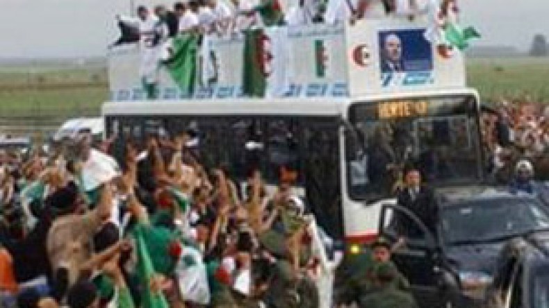 المنتخب الجزائري يصل في حدود منتصف الليل