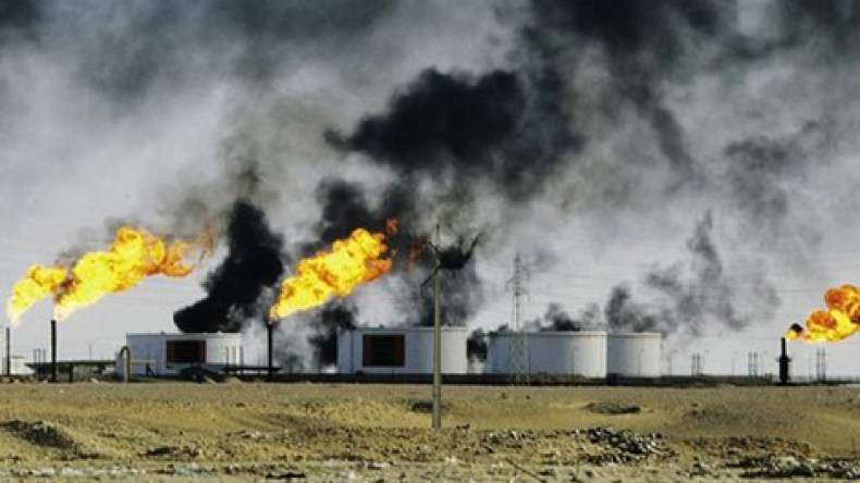 الانهيار المفاجئ لسعر البترول ينسف سياسة “السوسيال”