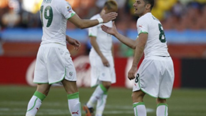 الكرة‭ ‬وأرضية‭ ‬الميدان‭ ‬وتكتيك‭ ‬المباراة‭ ‬هزمت‭ ‬‮”‬الخضر‮”‬