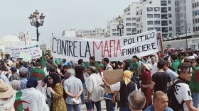 Les étudiants maintiennent la pression