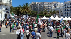 Les étudiants marchent pour le 16e mardi consécutif