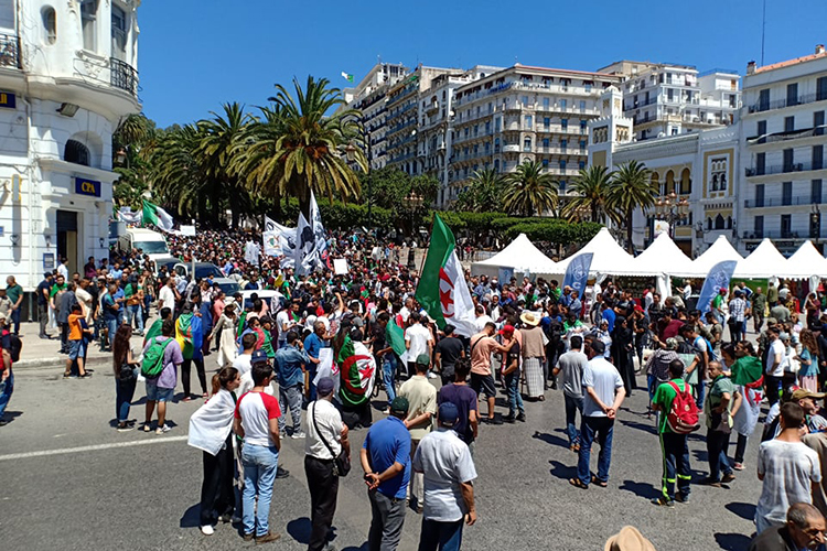 Les étudiants marchent pour le 16e mardi consécutif
