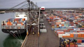 500 Dockers threatened with expulsion in Algiers port