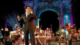 عاصي الحلاني: “دموعي لا تذرف إلا في الجزائر ولأمي الراحلة”