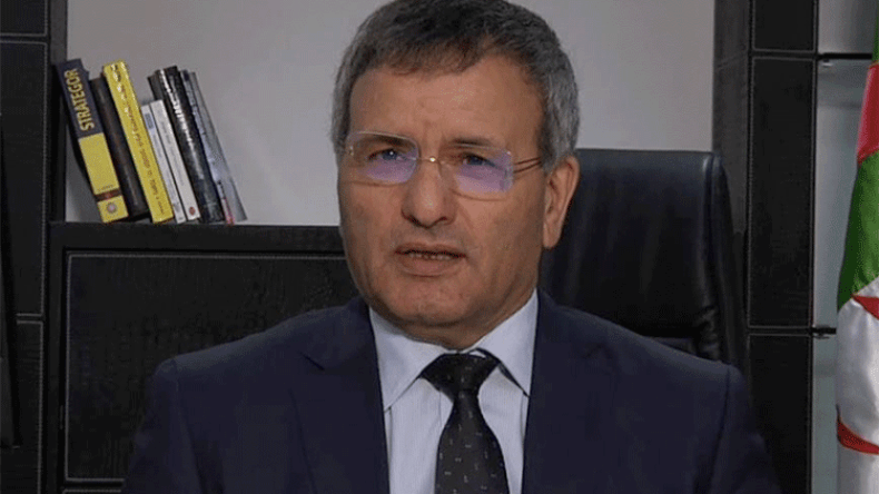 احميدة عياشي ينسحب من حملة المرشح علي غديري