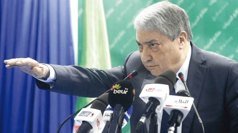 القوى غير الدستورية هي تلك التي تستخدم خاتم الرئاسة والمال العام