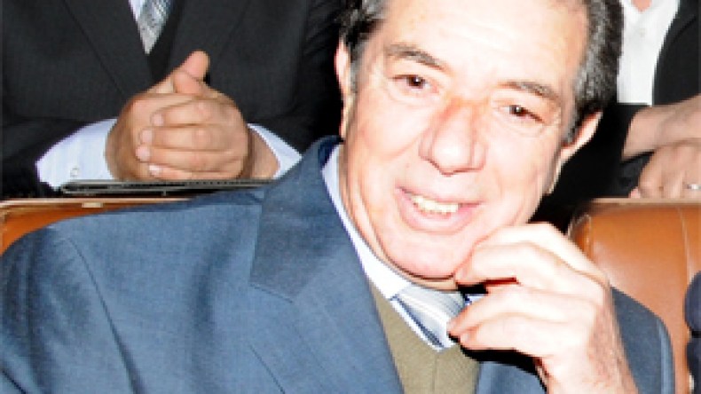 بازار للمطبوعـات، وغـُرَف للدّردشة، وحـمّــام للــزُّوار!..