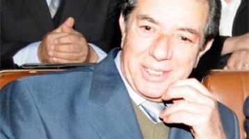 من‮ ‬هم‮ ‬الذين‮ ‬يدوسون‮ ‬الشهداء،‮ ‬ويبيعونهم‮ ‬لجلاديهم‮ ‬بلا‮ ‬ثمن؟‮!‬