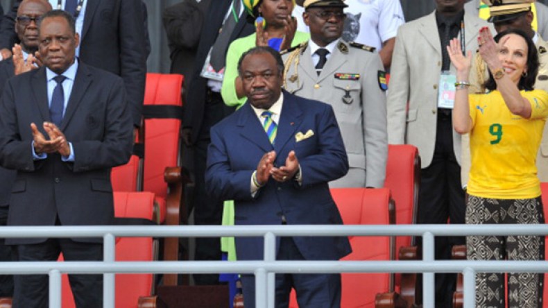 رئيس الغابون يعشق الفيراري والبوغاتي.. ويلعب بـ”بابي فوت” من الكريستال