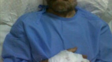 Les sbires d'Assad écrasent les mains d'un caricaturiste syrien