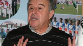 “نملك منتخبا جيدا.. وهو أقرب إلى المونديال من المصريين”