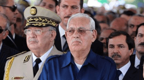 عائلة علي كافي تهدي المكتبة الوطنية 1093 عنوان