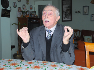 Human Rights activist Ali Yahia Abdennour calls on the president Bouteflika to express himself about the state of emergency