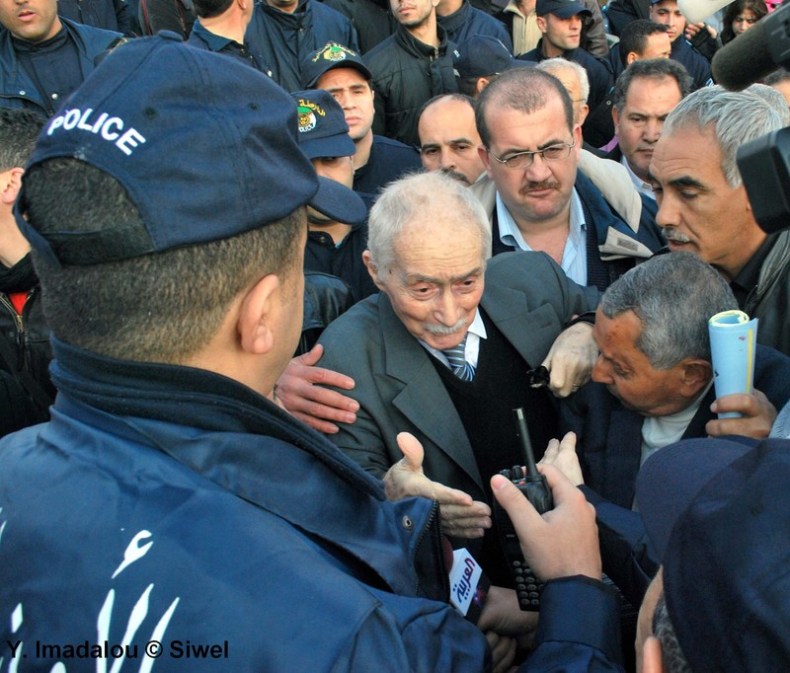 10e marche du CNCD  empêchée à Alger