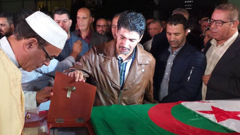نقل جثمان الفقيد علي فضيل إلى مسقط رأسه ببئر غبالو بالبويرة