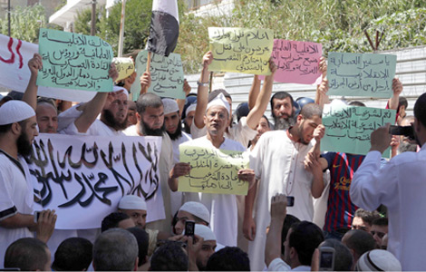 Les Algériens condamnent le génocide en Égypte