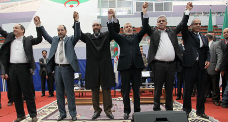 Ali Benhadj et Saïd Sadi côte à côte à la salle Harcha