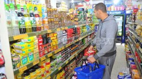 نقص مبيعات المنتجات الغذائية بـ 70 بالمئة وتراجع نشاط التجار بـ 30 بالمئة