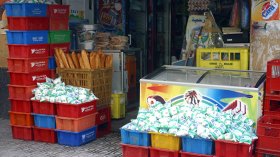 حجز 12 طنا من المواد الغذائية و65 ألف لتر من المشروبات الفاسدة