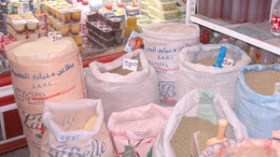 التجار التونسيون يغزون الأسواق الشعبية الجزائرية