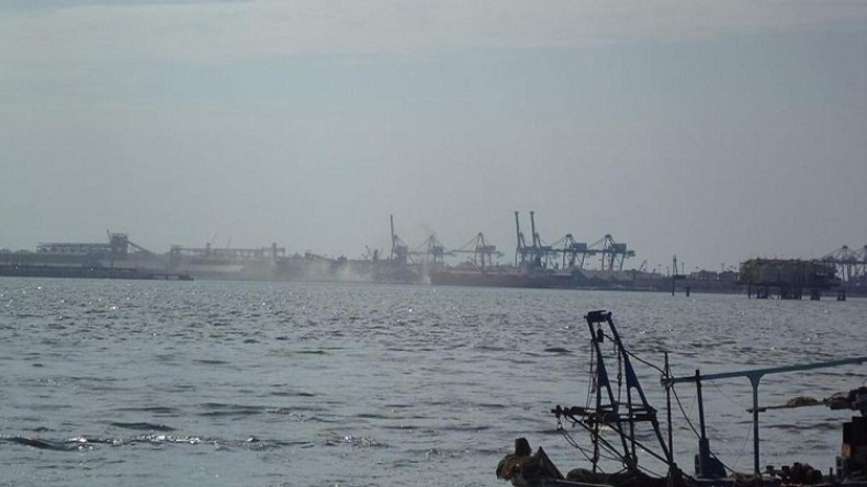 توقف حركة الطيران وإغلاق موانئ في السعودية ومصر