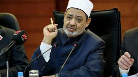 الأزهر يطالب موظفيه بتقديم “ما يثبت تبرؤهم” من جماعة الإخوان والقرضاوي