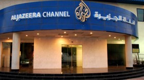 فتحاويون يتظاهرون ضد “الجزيرة” في رام الله ومطالب بإغلاق مكتبها