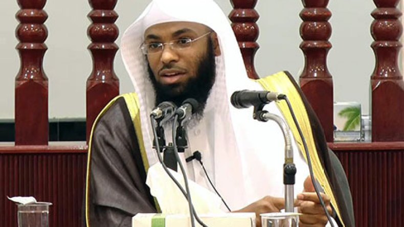 داعية سعودي ينفي دوران الأرض حول نفسها