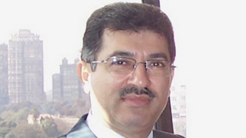 علاء صادق للشروق : الشتائم التي طالت روراوة غبية و الجهلة سبب انهيار الإعلام الرياصي المصري