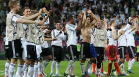 إيطاليا لم تهزم ألمانيا في اليورو وأقصيت بسببها في دورة 1996