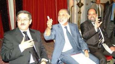 Ennahda Calls Bouteflika to Freeze the Reforms, Form a New Government