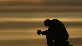 أصوم لكنني أفضل سماع الغناء على القرآن