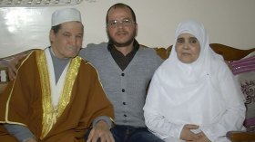 الزهراء.. تحدت الأمية وحفظت ستين حزبا وهي في الستين!