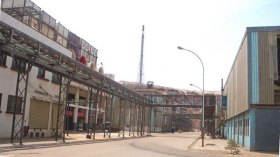 مصنع الحجار ومحطات تحلية مياه البحر مهددة بالتوقف وبوشوارب مطالب بالتدخل