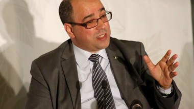 Privé de logement à cause des positions de son frère Anouar Malek