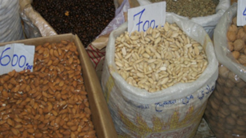 إعفاء بذور البطاطا والبقول الجافة والمكسرات من الرسوم الجمركية