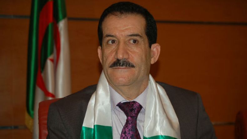 غول يؤكد على الحوار لحل المشاكل التي تمر بها البلاد