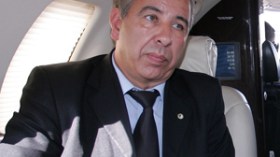 الكاتب أومالو يفضح  بشاعة المستعمر في “الزهرة الملطّخة بالدماء”