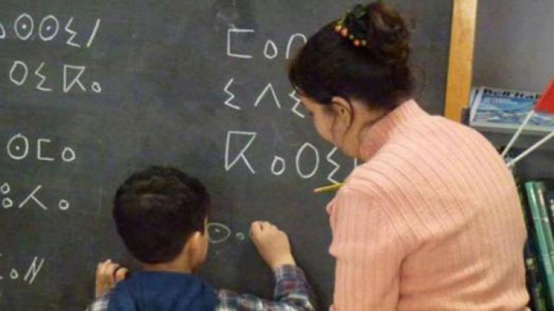 الأمازيغية.. ترسيمٌ مع تأجيل التنفيذ