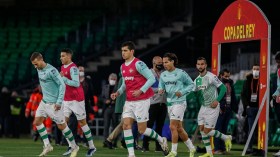 ماندي وبيتيس يتأهّلان