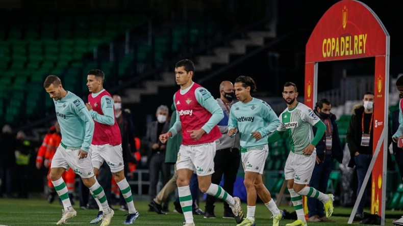 ماندي وبيتيس يتأهّلان