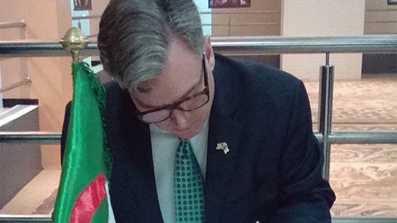 السفير الأمريكي يتابع عملية ترميم فسيفساء متحف سطيف