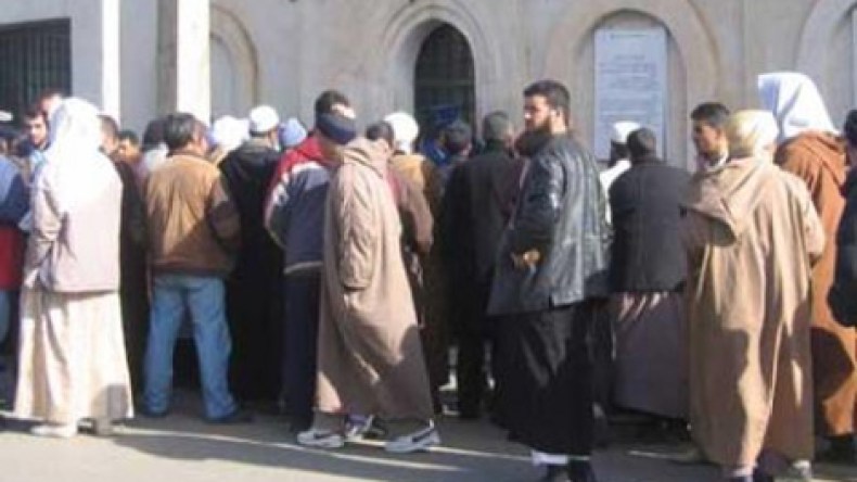 جزائريون “يتسوّلون” تأشيرة الحج أمام السفارة السعودية
